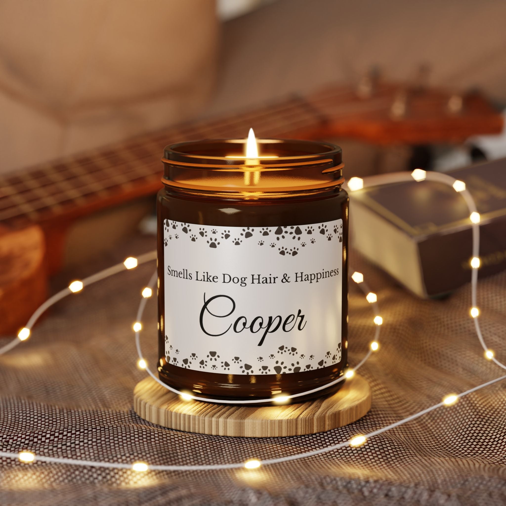 Close-up of the paw print border and personalised dog name on the candle label
