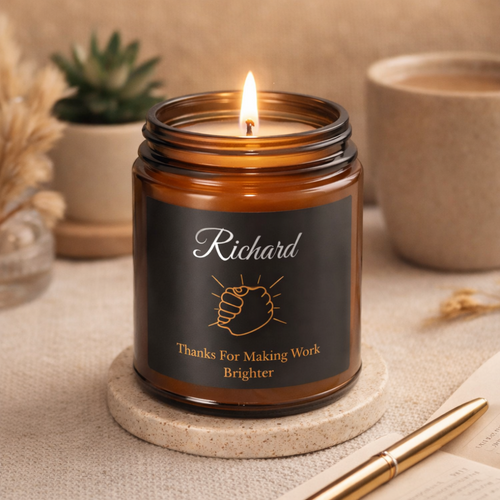 Size and scent options chart for the personalised candle